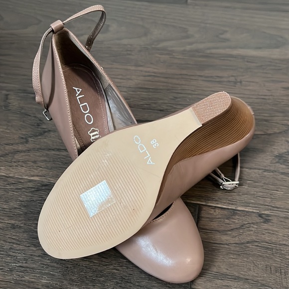 NWOT Aldo Taupe Wedges, Size 8 - Picture 3 of 4